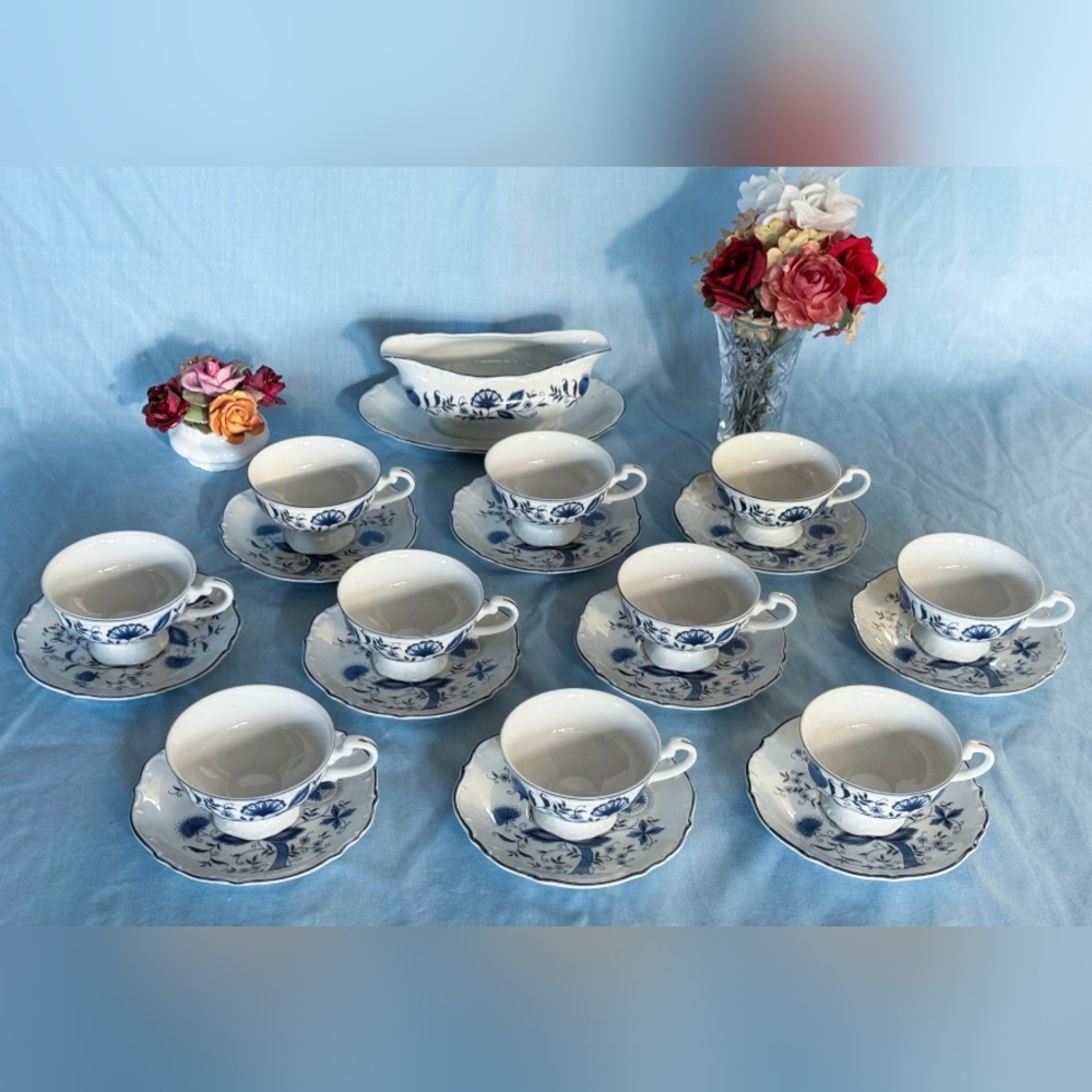 Beautiful Sone China Blue Onion Pattern 3318 10 Teacups &Saucers With Gravy Boat